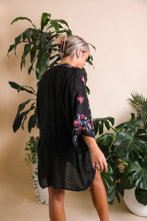 Elegant Floral Garland Kimono – Sophisticated Design