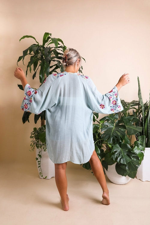 Elegant Floral Garland Kimono – Sophisticated Design