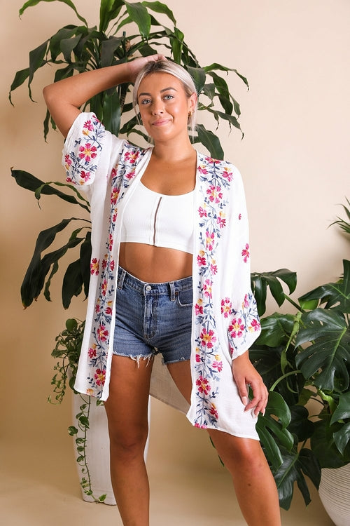Elegant Floral Garland Kimono – Sophisticated Design