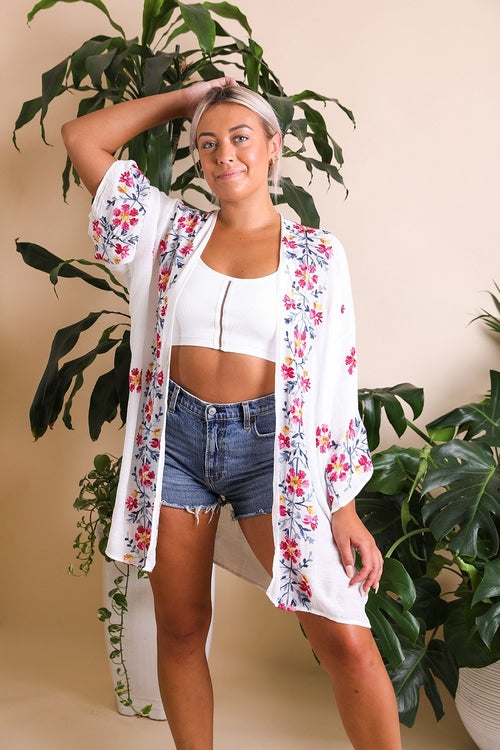 Elegant Floral Garland Kimono – Sophisticated Design
